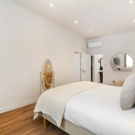 Апартаменты Whome Luxurious With Private Pool Оэйраш