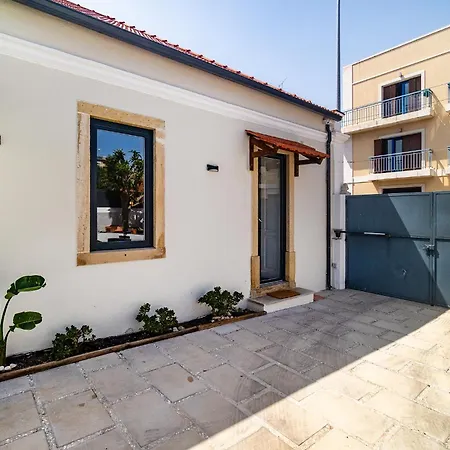 Апартаменты Whome Luxurious With Private Pool Оэйраш